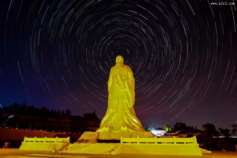 璀璨神奇的星轨风景图片