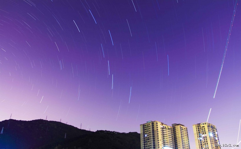 璀璨神奇的星轨风景图片