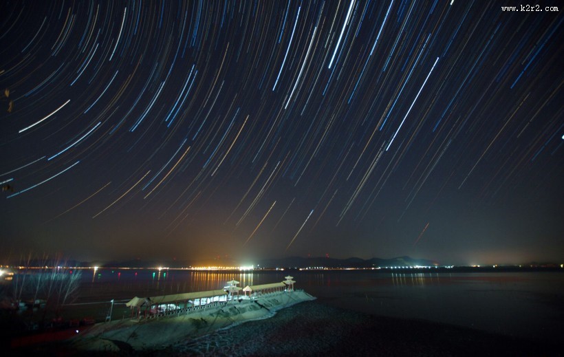 璀璨神奇的星轨风景图片