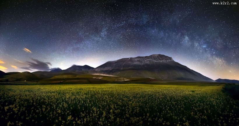 璀璨神奇的星轨风景图片