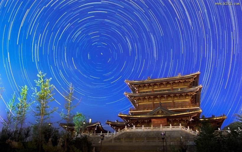 璀璨神奇的星轨风景图片