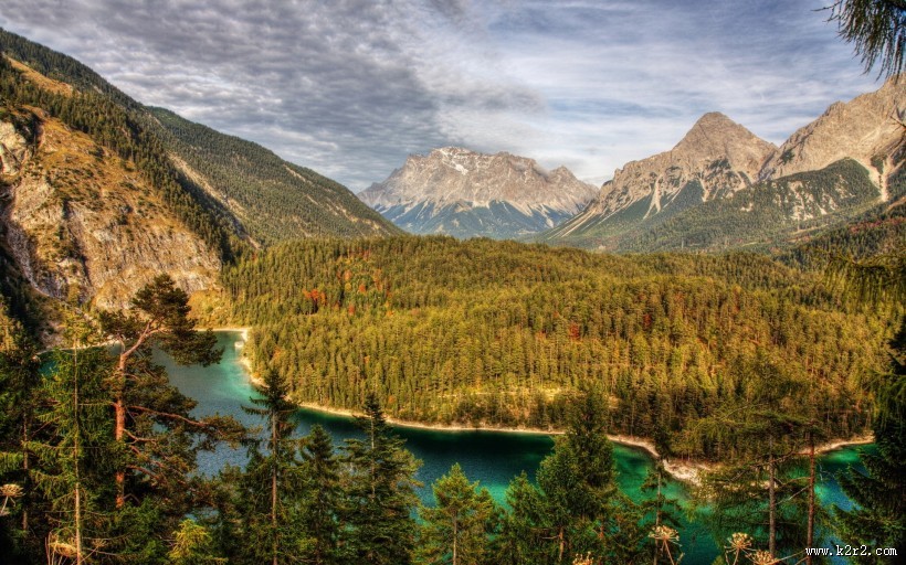 壮丽的山峦图片