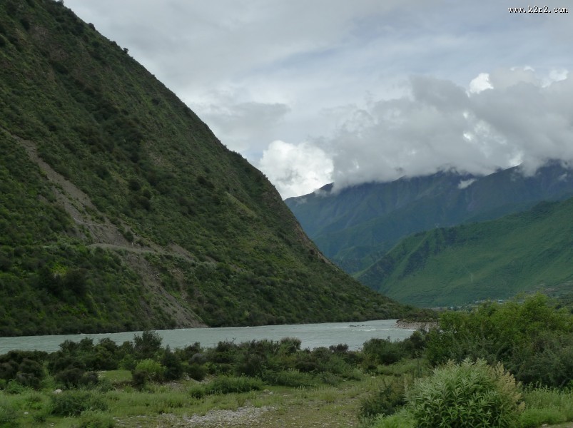 尼洋河风景图片