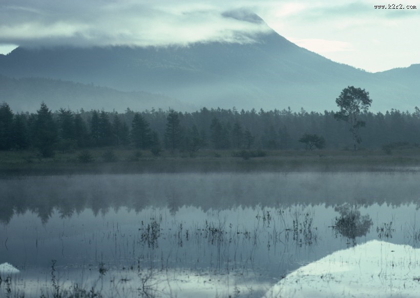 朦胧湖面倒影图片大全