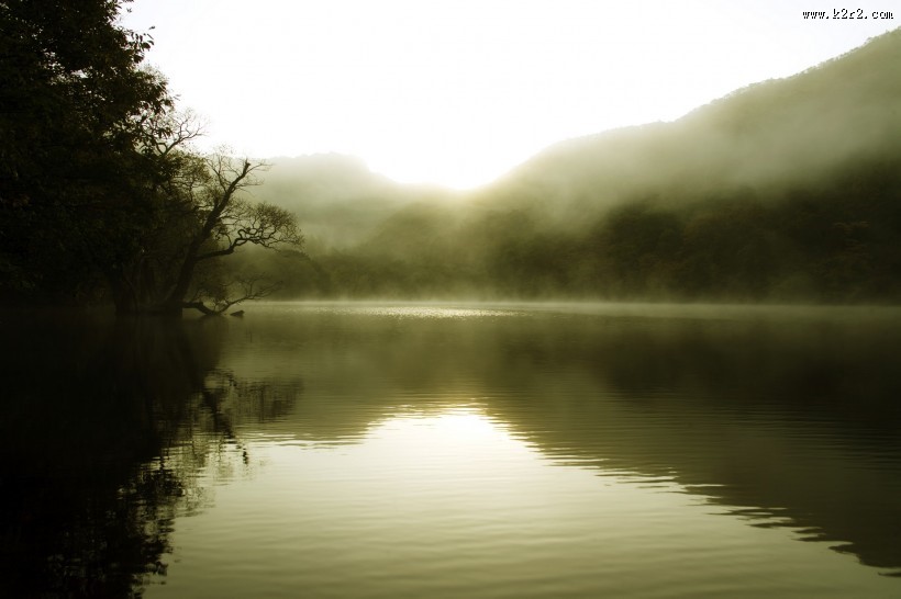 云雾缭绕风景图片