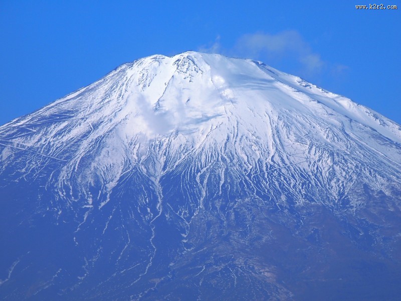 有积雪的富士山图片