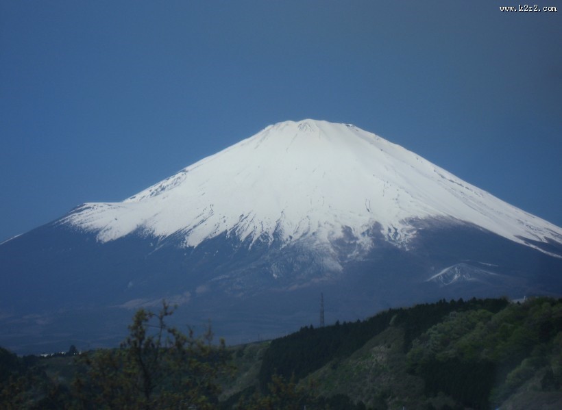有积雪的富士山图片