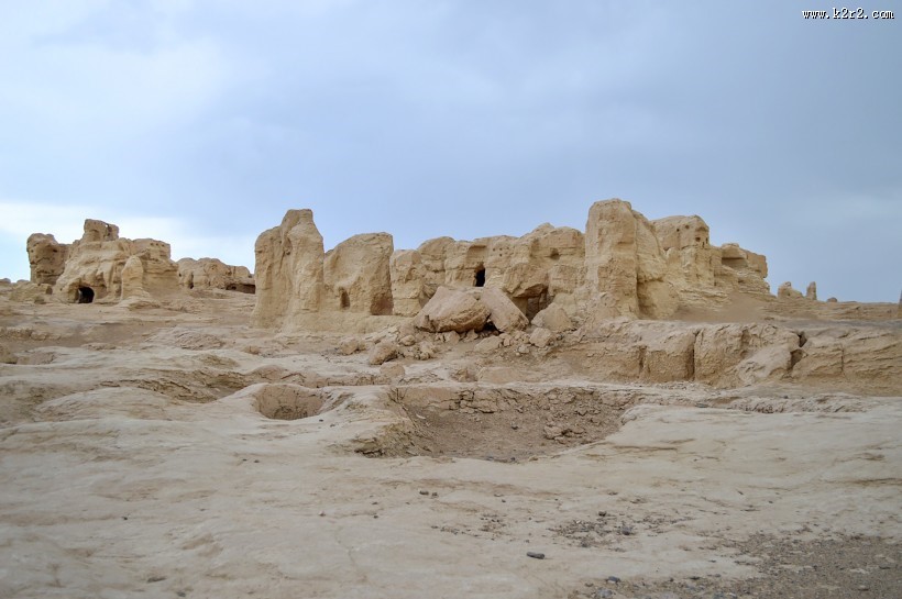 新疆吐鲁番高昌故城自然风景图片