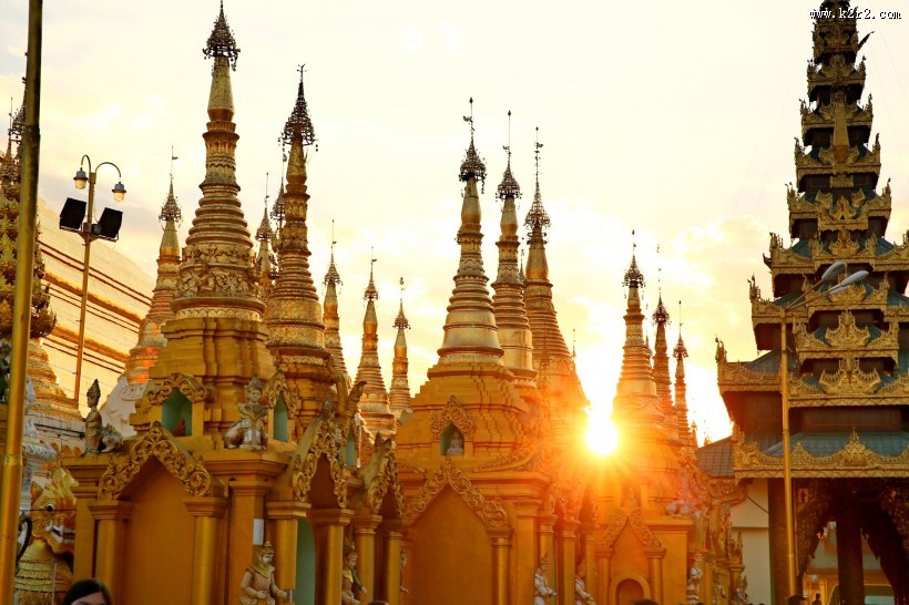 缅甸瑞光大金塔建筑风景图片