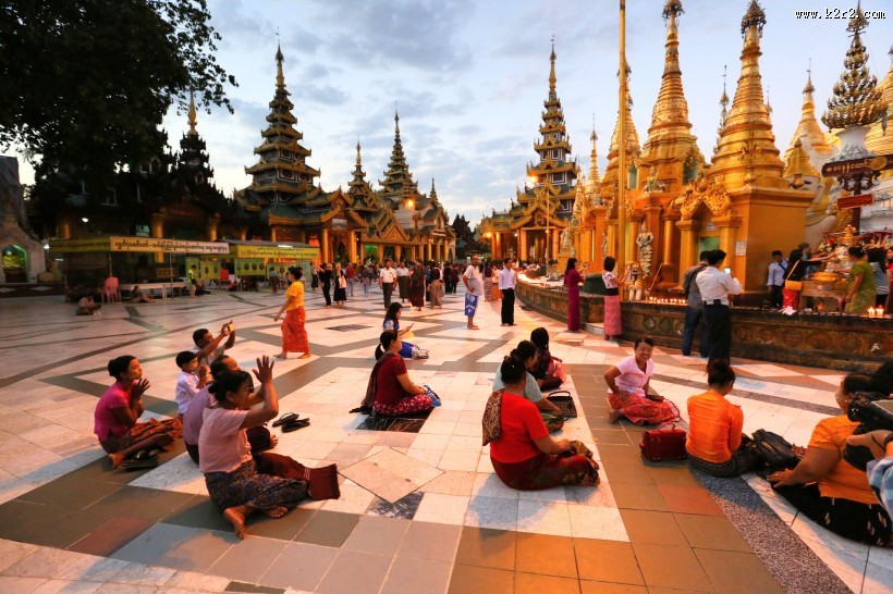 缅甸瑞光大金塔建筑风景图片