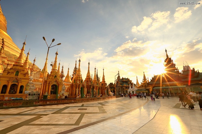 缅甸瑞光大金塔建筑风景图片