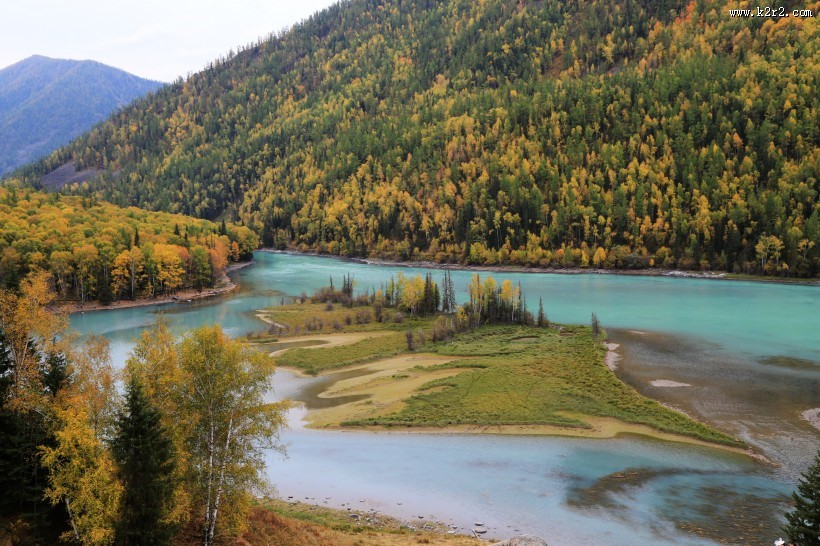 新疆喀纳斯迷人的秋季自然风景图片