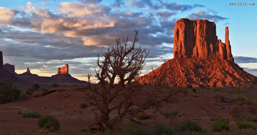 美国纪念碑山谷自然风景图片