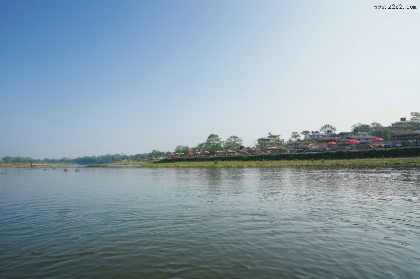 尼泊尔奇特旺国家公园河流自然风景图片