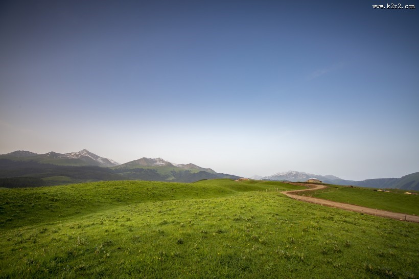 新疆天山琼库什台草原自然风景图片