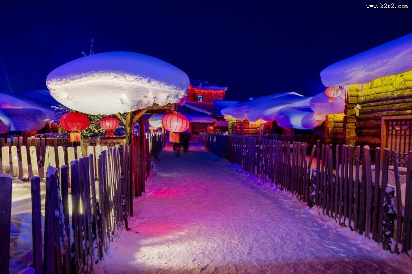 灯光下的雪乡风景图片大全