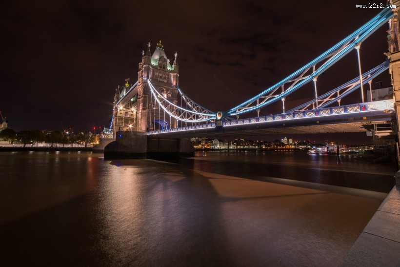 夜幕下的伦敦塔桥图片
