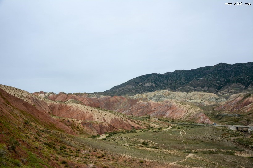 新疆乌苏大峡谷风景图片