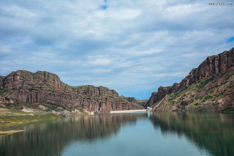 新疆乌苏大峡谷风景图片
