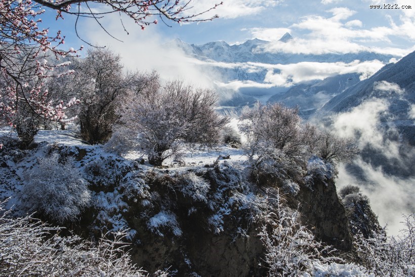 雪后的索松村风景图片