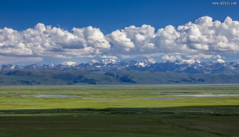 夕阳下的巴音布鲁克草原风景图片