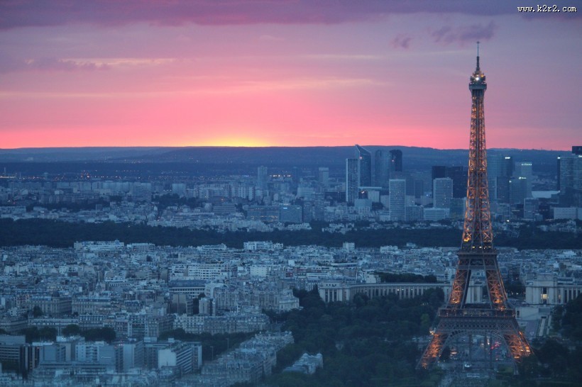 不同视角的埃菲尔铁塔图片