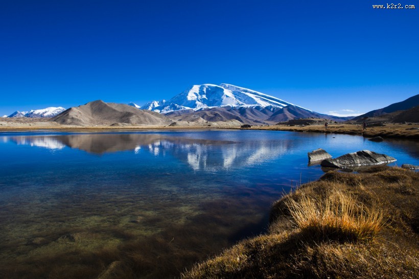 新疆慕士塔格峰风景图片