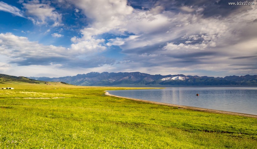 新疆赛里木湖风景图片