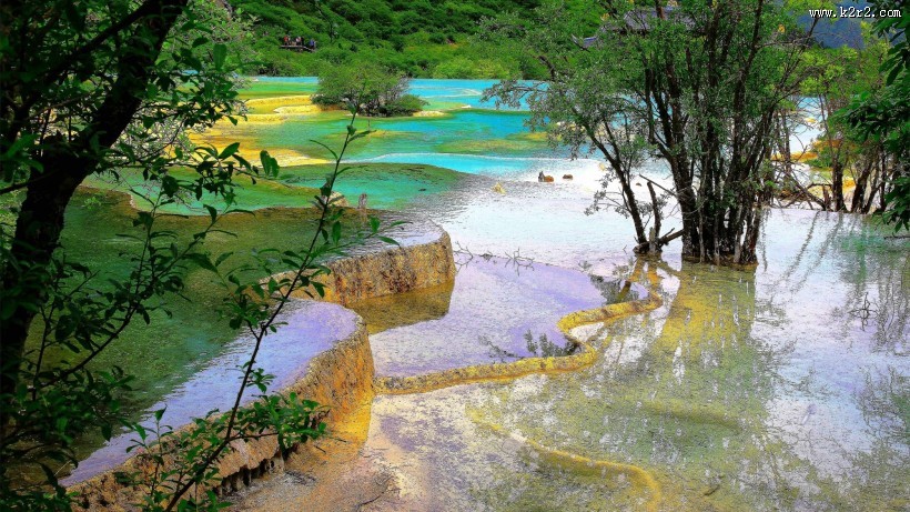 四川黄龙迎宾彩池图片大全