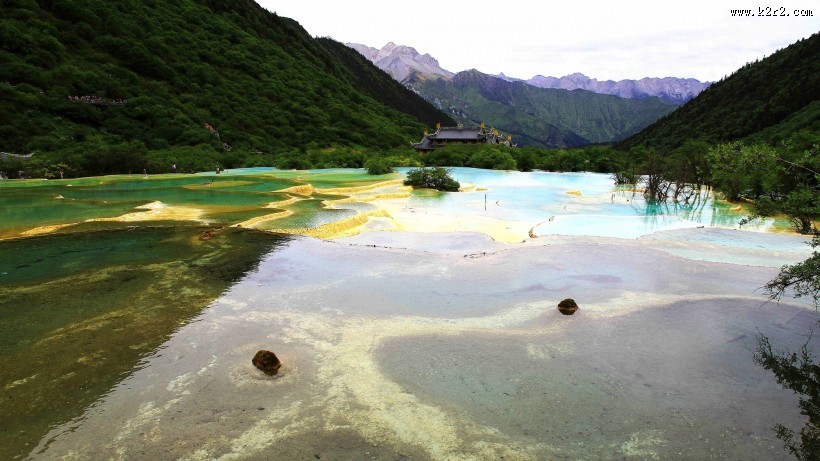 四川黄龙迎宾彩池图片大全