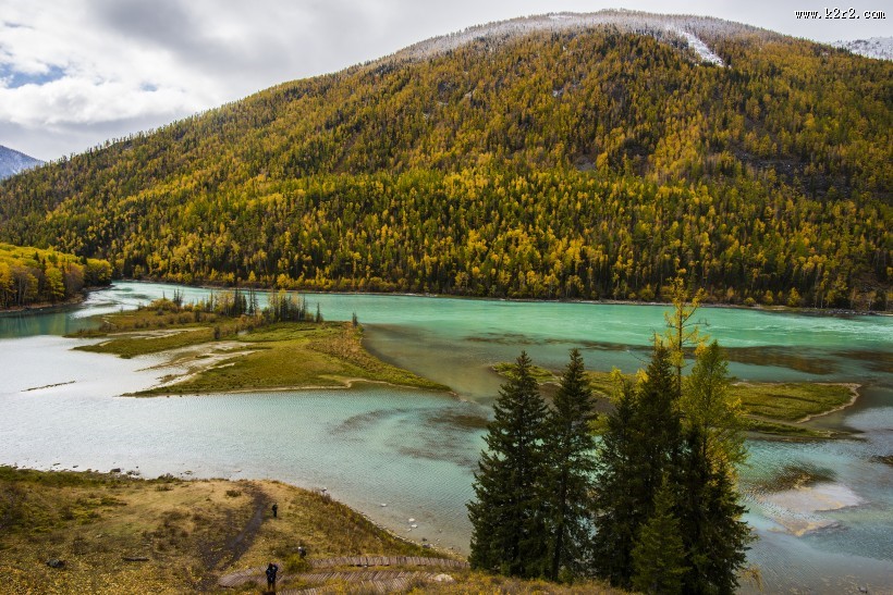 新疆喀纳斯秋天风景图片