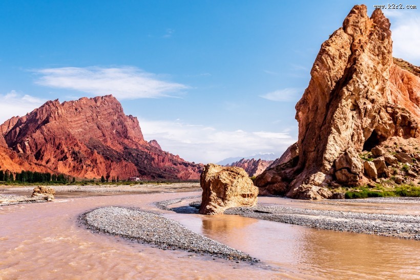新疆天山大峡谷风景图片