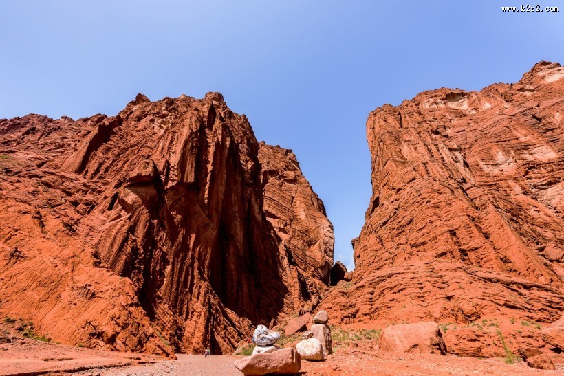 新疆天山大峡谷风景图片