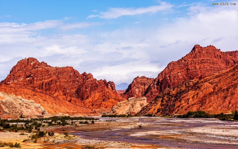 新疆天山大峡谷风景图片