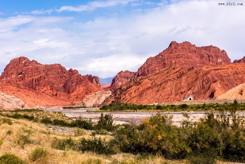 新疆天山大峡谷风景图片