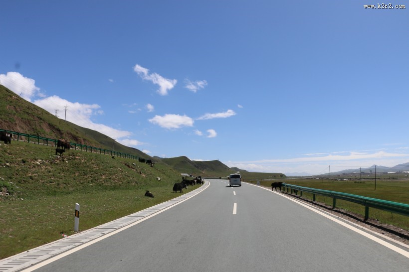 巍峨连绵的祁连山风景图片