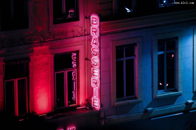 夜晚闪耀的霓虹灯图片大全