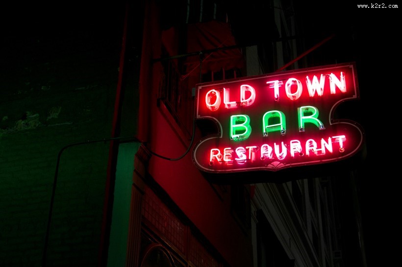 夜晚闪耀的霓虹灯图片大全