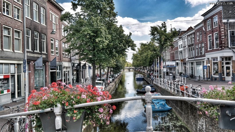 小镇里的运河图片