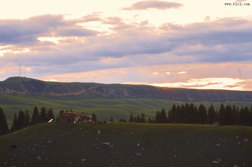 新疆特克斯草原秀丽风景图片
