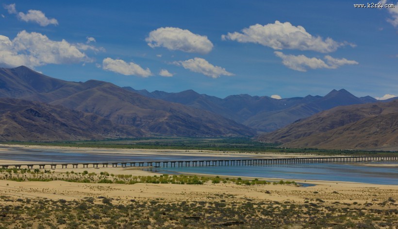 西藏雅鲁藏布江风景图片