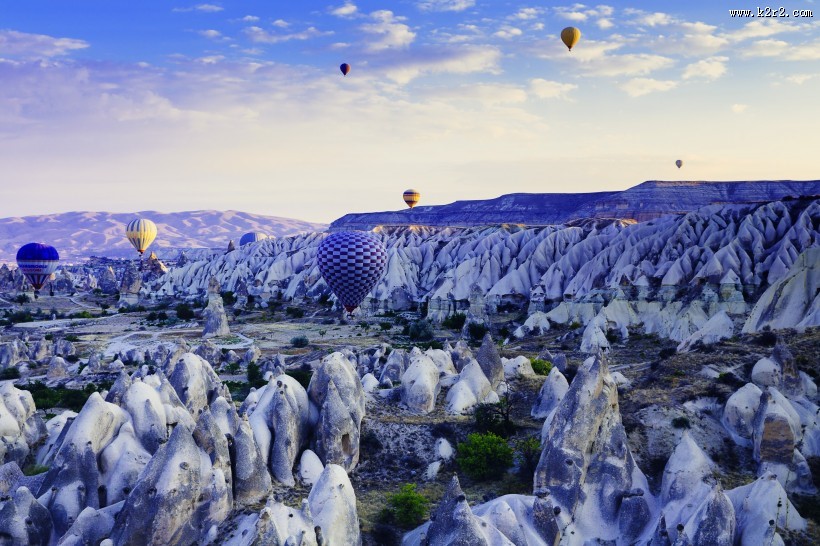 土耳其卡帕多西亚的喀斯特地貌风景图片