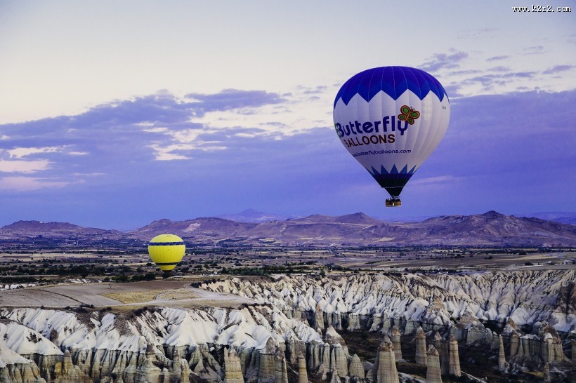 土耳其卡帕多西亚的喀斯特地貌风景图片