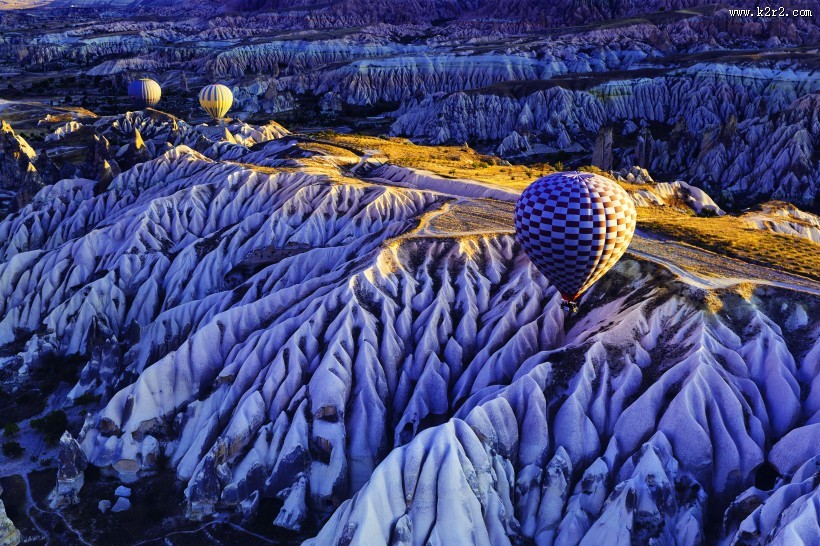 土耳其卡帕多西亚的喀斯特地貌风景图片