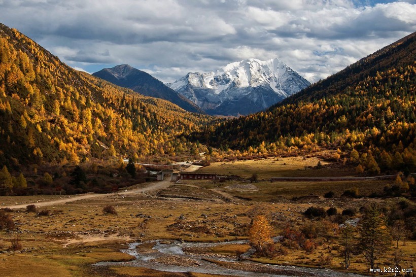 四川亚拉雪山风景图片