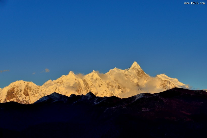 西藏南迦巴瓦峰图片