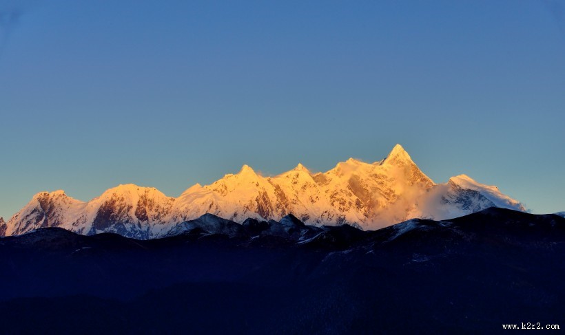 西藏南迦巴瓦峰图片