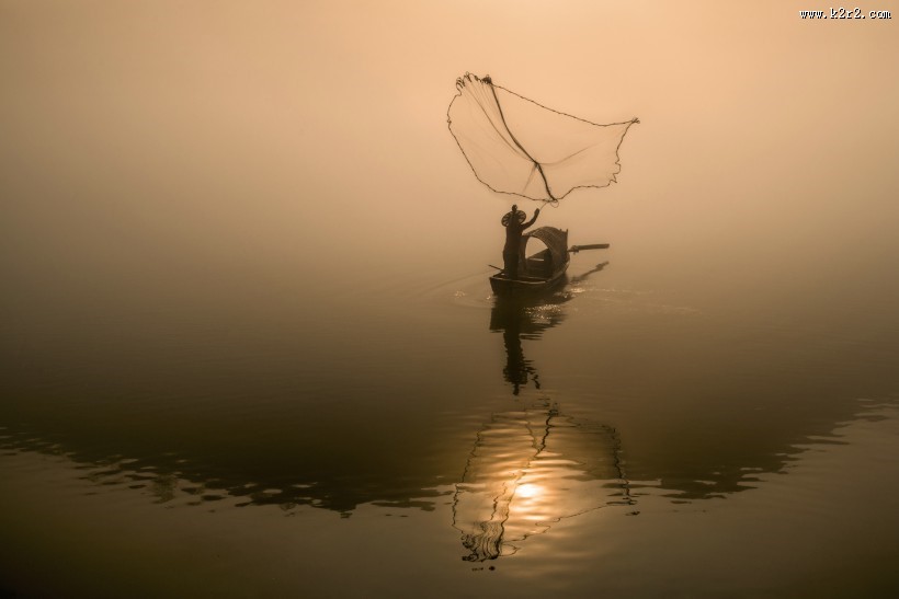 雾漫小东江风景图片