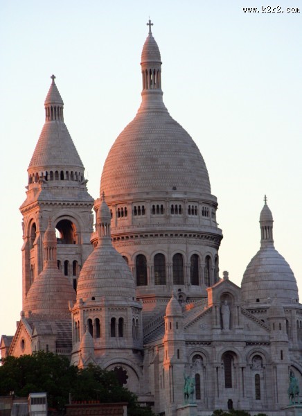 建筑风格独特的法国圣心大教堂图片