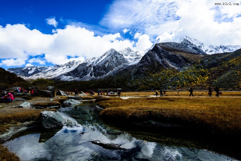 四川夏诺多吉神山图片